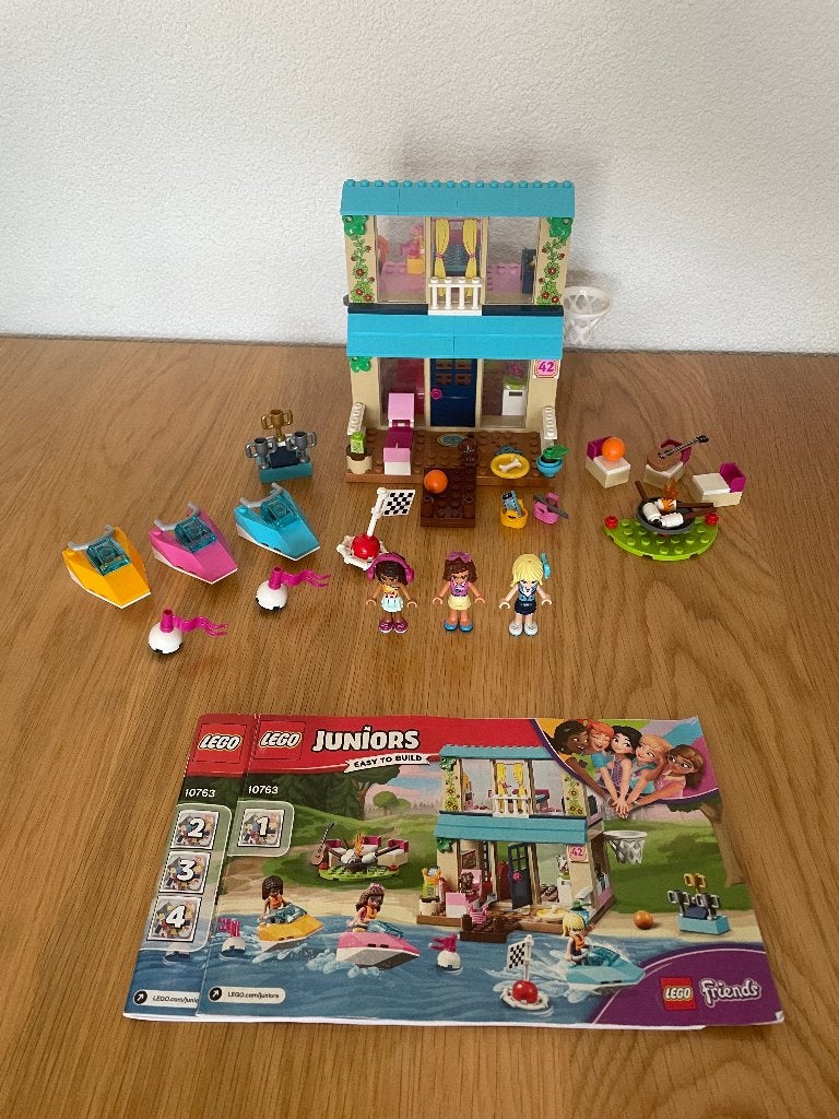 Lego Friends Juniors - Stephanie's Lakeside House (10763), Lego, Friends, Ophalen of Verzenden, Zo goed als nieuw