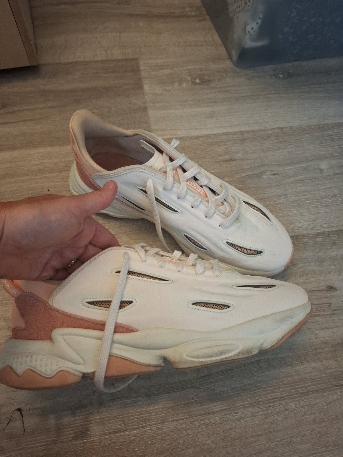 Adidas Ozweego sneakers wit/roze - Maat 46, Wit, Ophalen of Verzenden, Adidas, Gedragen