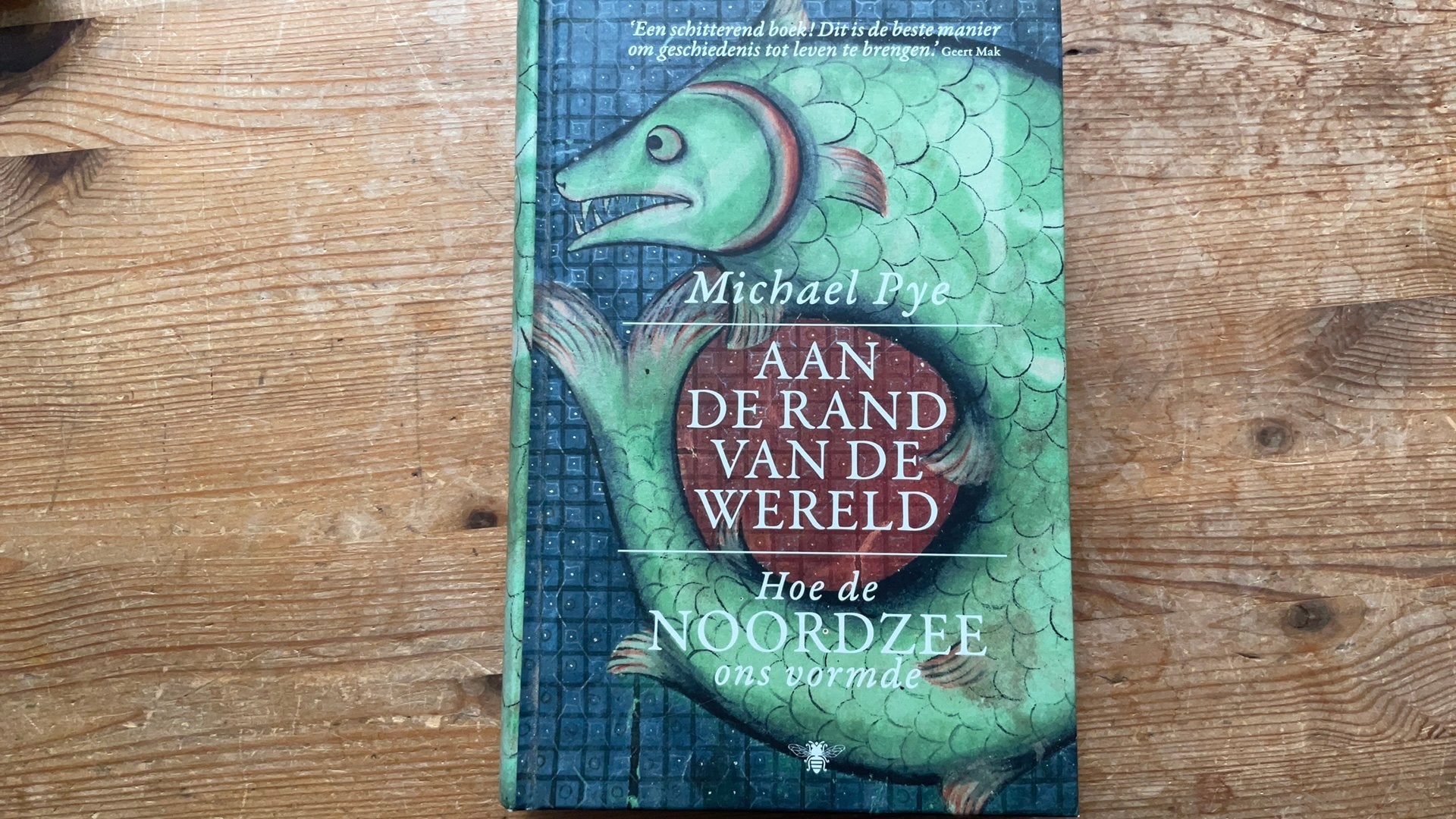 Michael Pye - Aan de rand van de wereld, Boeken, Ophalen of Verzenden, Zo goed als nieuw, Michael Pye