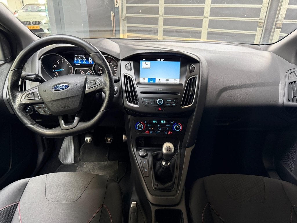 Ford Focus Wagon 1.0 ST-Line 140PK XENON-CLIMA-CAMERA-STLVER, Stof, Gebruikt, Euro 6, Handgeschakeld