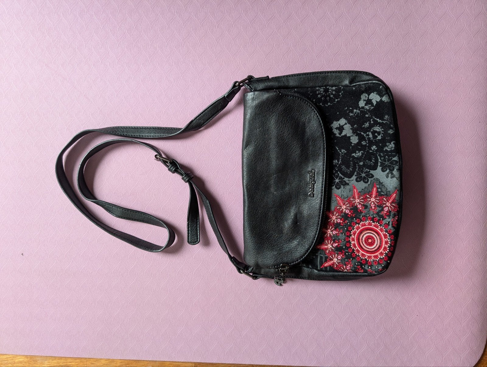 Desigual schoudertasje met bloemenprint, Ophalen of Verzenden, Nieuw, Zwart, Schoudertasje