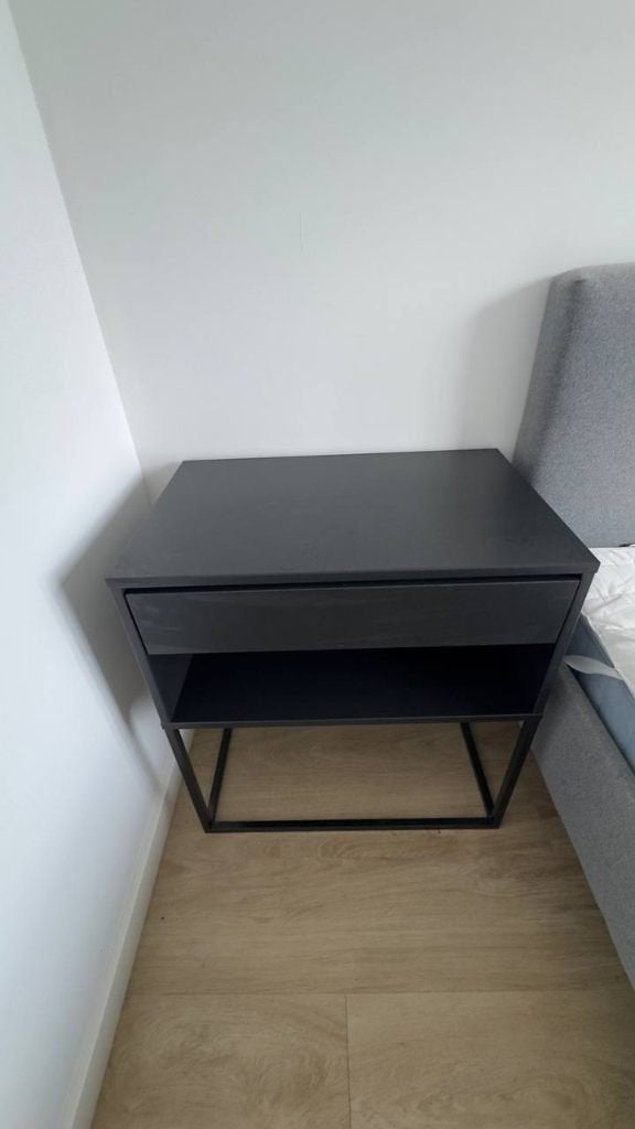 Set van 2 IKEA VIKHAMMER nachtkastjes – zwart, Minder dan 45 cm, Zo goed als nieuw, Hout, 55 tot 70 cm