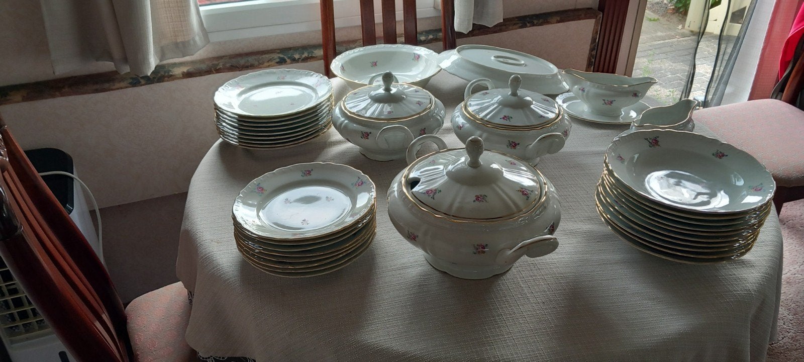 vintage servies met roze roosjes, Ophalen