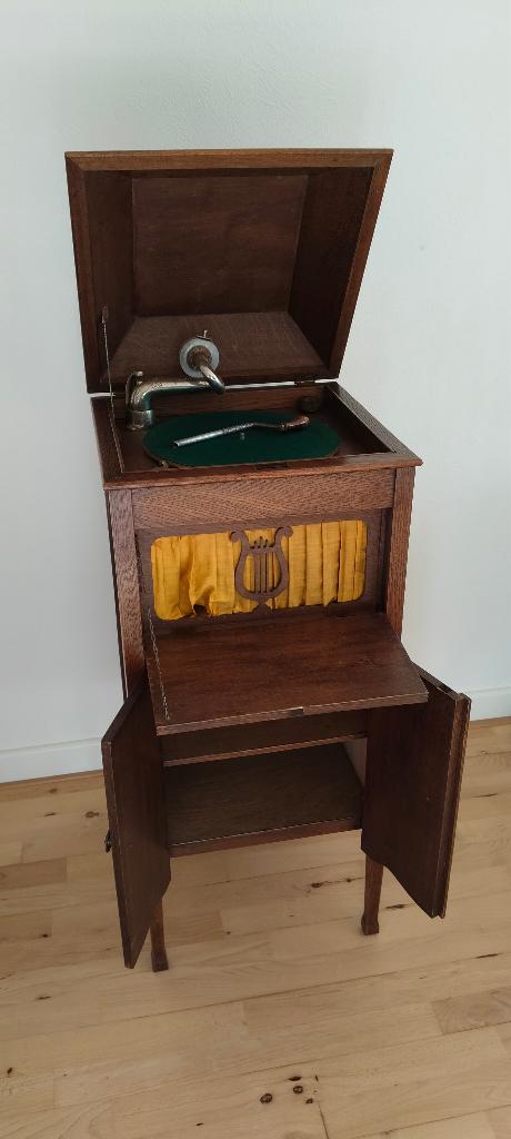 antiek kastje met grammofoon, Antiek en Kunst, Ophalen