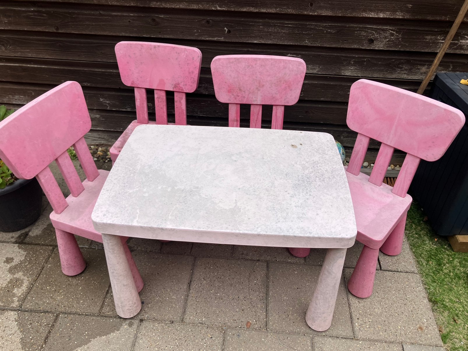 Gratis! Kindertafel met stoelen, Ophalen, 4 zitplaatsen, Kunststof, Gebruikt