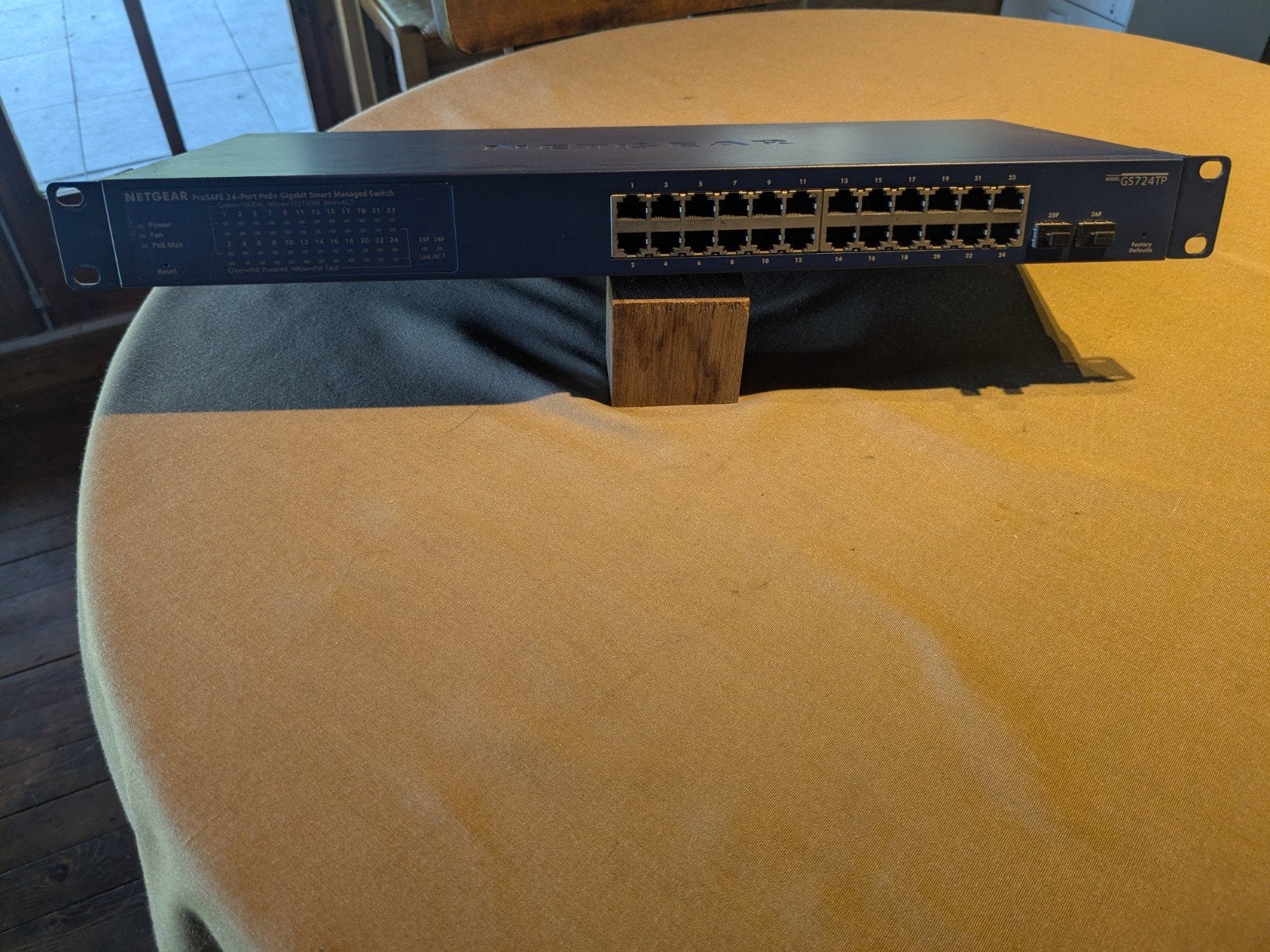 Netgear switche 24 poorten, Computers en Software, Ophalen, Zo goed als nieuw