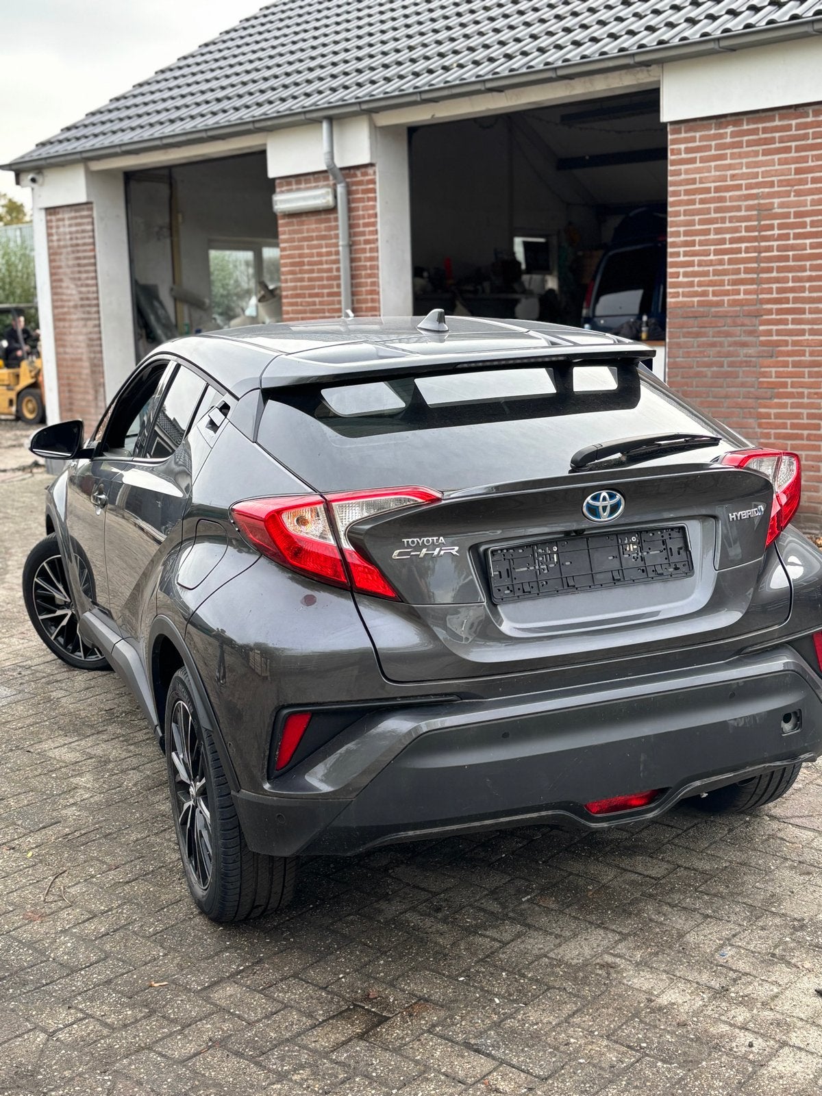 Toyota chr 1,8 hybride voor onderdelen, Auto's, Automaat, Leder en Stof, C-HR, Te koop
