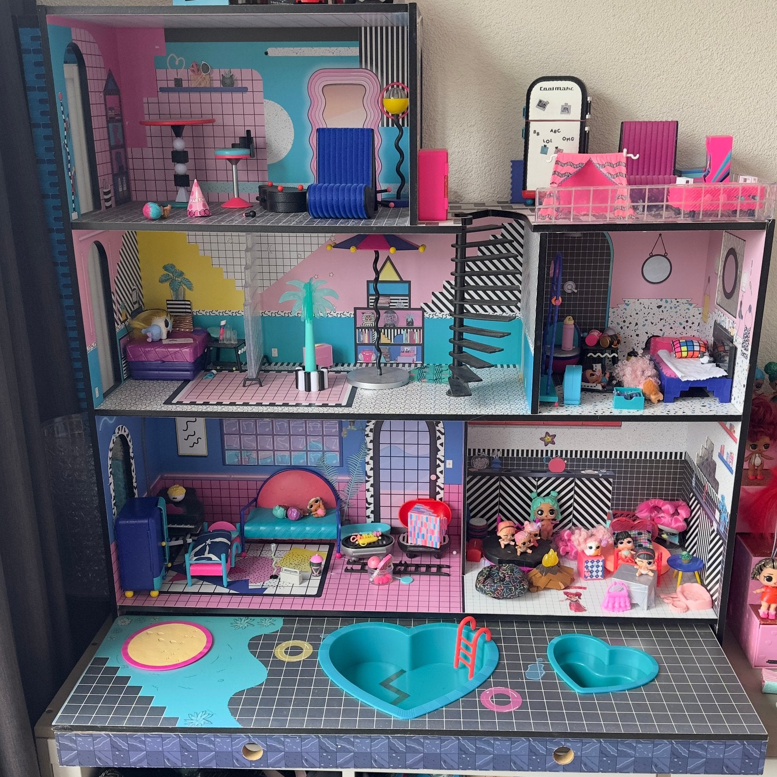 L.O.L poppenhuis, Ophalen, Zo goed als nieuw, Poppenhuis