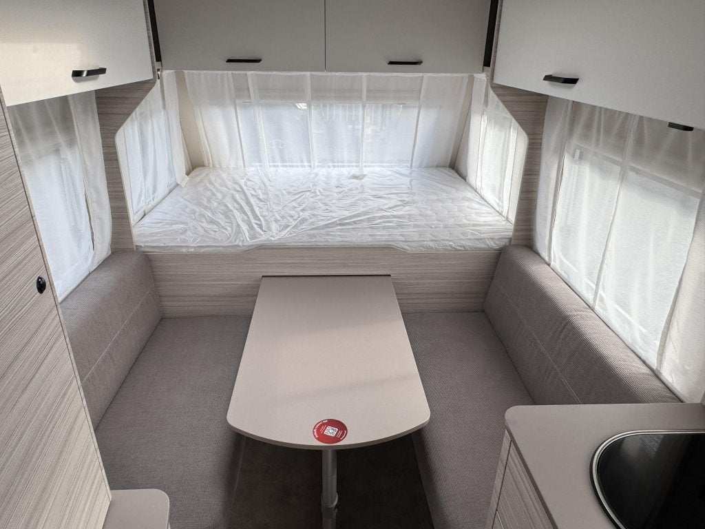 Dethleffs C'Joy 480 QLK Stapelbed met 3 bedden, Schokbreker, Standaardzit, Bedrijf, Dwarsbed