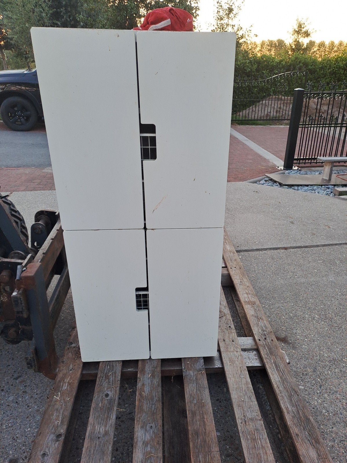 Witte Ikea kast met deuren en draadmanden, Huis en Inrichting, Kasten | Kledingkasten, Overige houtsoorten, 150 tot 200 cm, 25 tot 50 cm