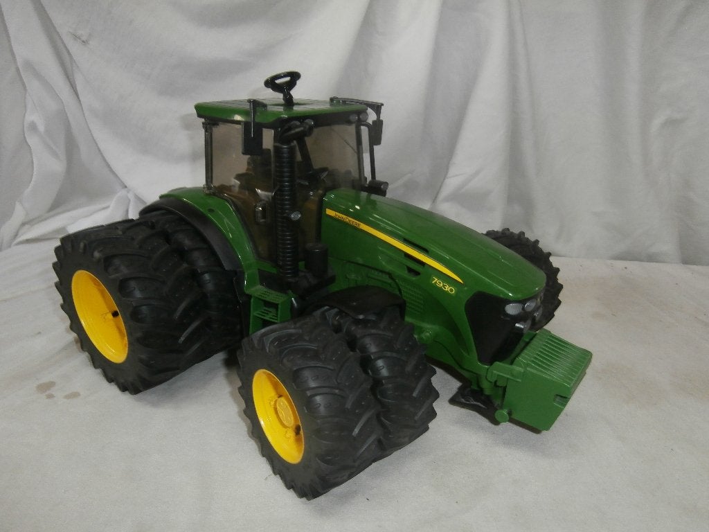 Bruder John Deere 7930 trekker met dubbele montering, Ophalen, Zo goed als nieuw