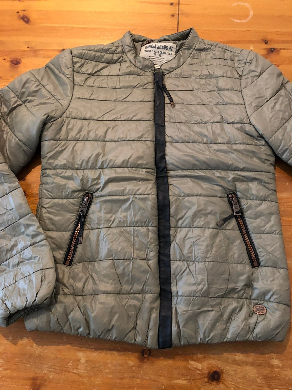 Leuk legergroen tussenjasje van García met ritssluiting, Meisje, Garcia Jeans, Ophalen of Verzenden, Zo goed als nieuw