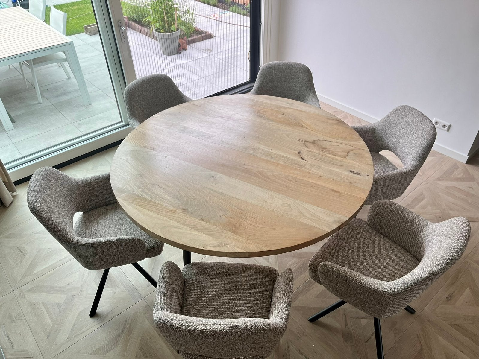Ronde eettafel - doorsnede 150 cm - hout - stevig, Huis en Inrichting, Tafels | Eettafels, Ophalen, Zo goed als nieuw, Rond, Overige houtsoorten