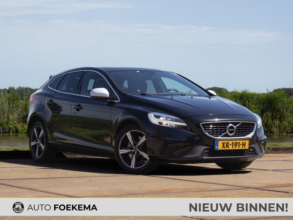 Volvo V40 1.5 T3 Polar+ Sport R-Design LED Pano 18", Auto's, Euro 6, 4 cilinders, 700 kg, Zwart
