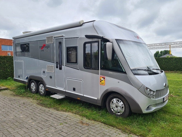 Carthago Chic E-line I 51QB met Hydrolische vering, Ophalen