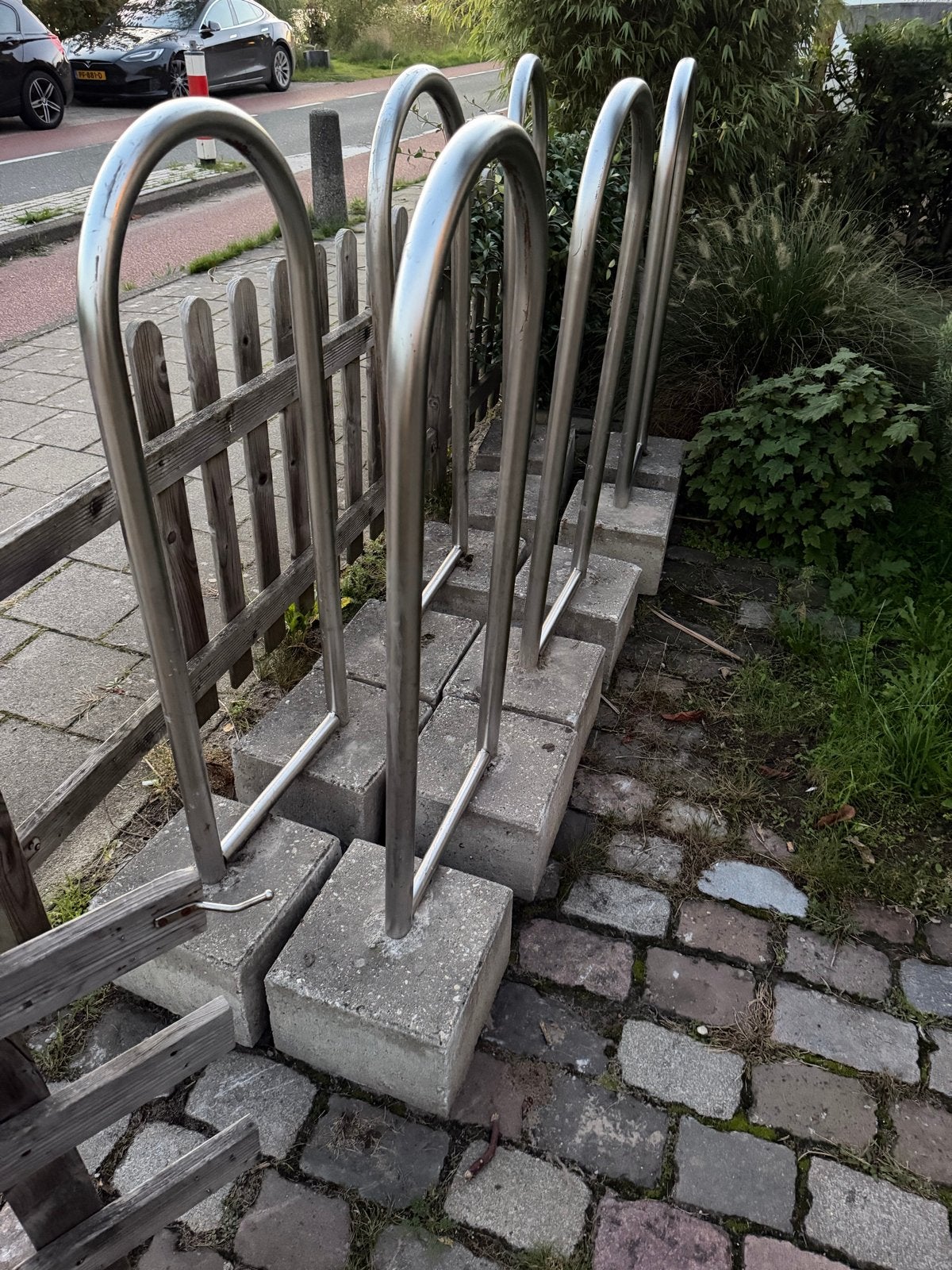 Fietsnietjes van RVS met betonnen voet 3 stuks, Ophalen, Gebruikt