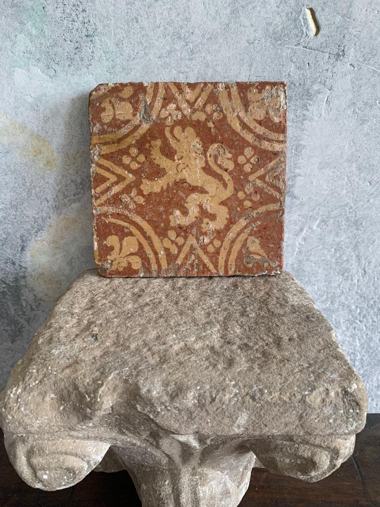 Antieke tegel, bodemvondst, middeleeuwen, Antiek en Kunst, Ophalen of Verzenden