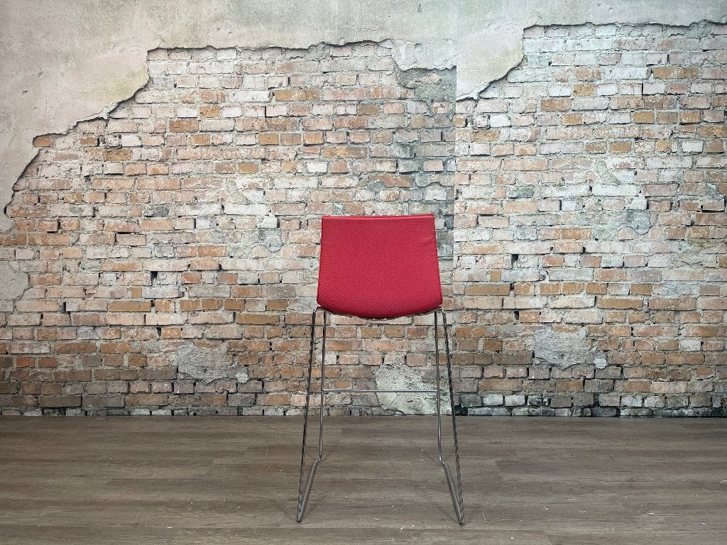 Arper Catifa 46 bar stool rood bij TheReSales, Ophalen, Met voetsteun, Zo goed als nieuw, Metaal