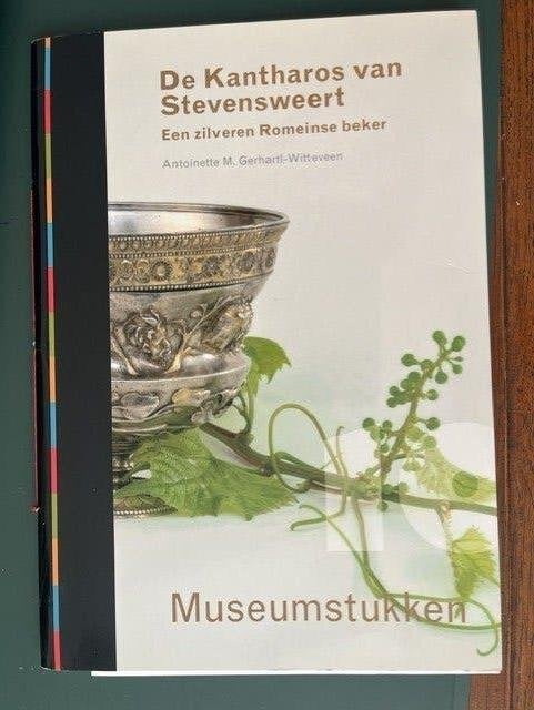 STEVENSWEERT / ROMEINEN - De kantharos van Stevensweert, Ophalen of Verzenden, Zo goed als nieuw