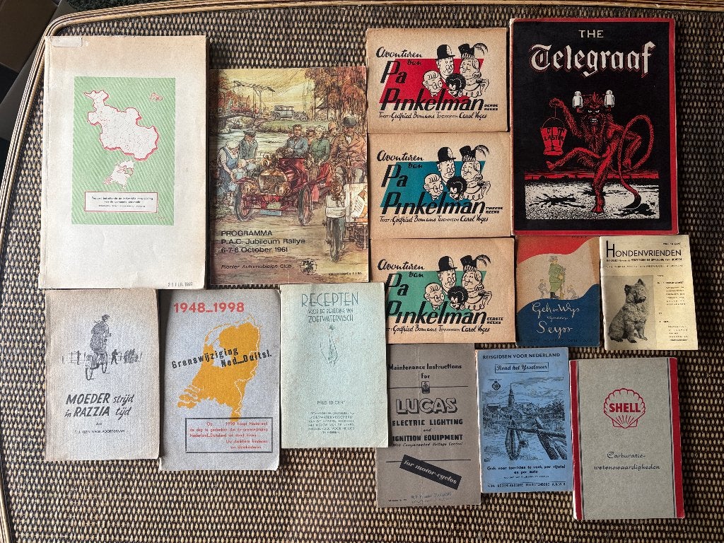 Verzameling kaarten, folders, strips, ansichtkaarten, enz, Ophalen of Verzenden