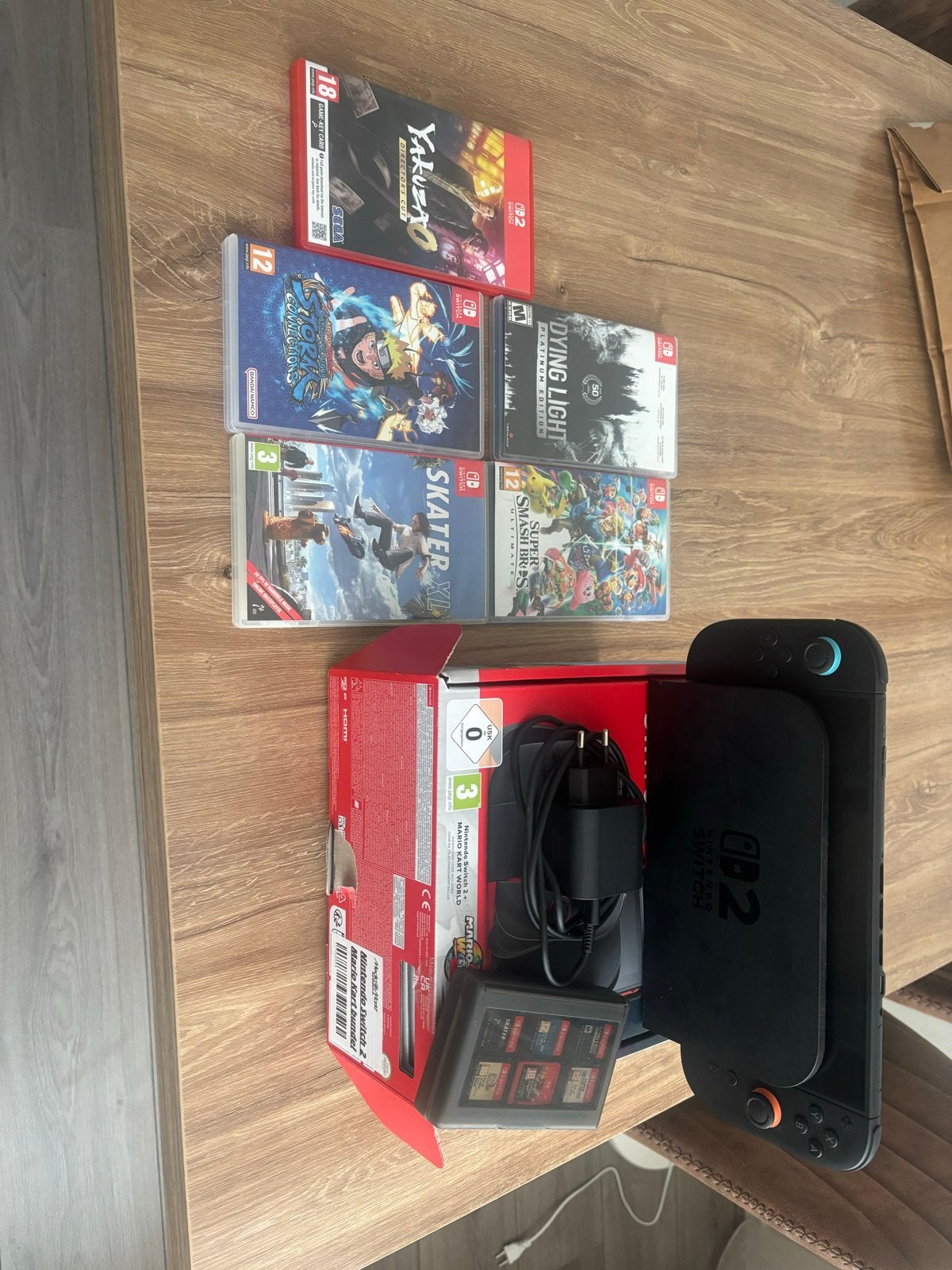 Nintendo Switch 2 met 6 games en accessoires, Spelcomputers en Games, Spelcomputers | Nintendo Switch, Zo goed als nieuw, Switch OLED