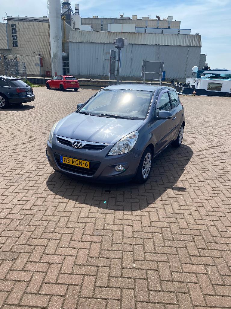 Hyundai i20 1.2 3-DRS 2011 Grijs, Auto's, Hyundai, Voorwielaandrijving, 450 kg, 31 €/maand, 4 cilinders