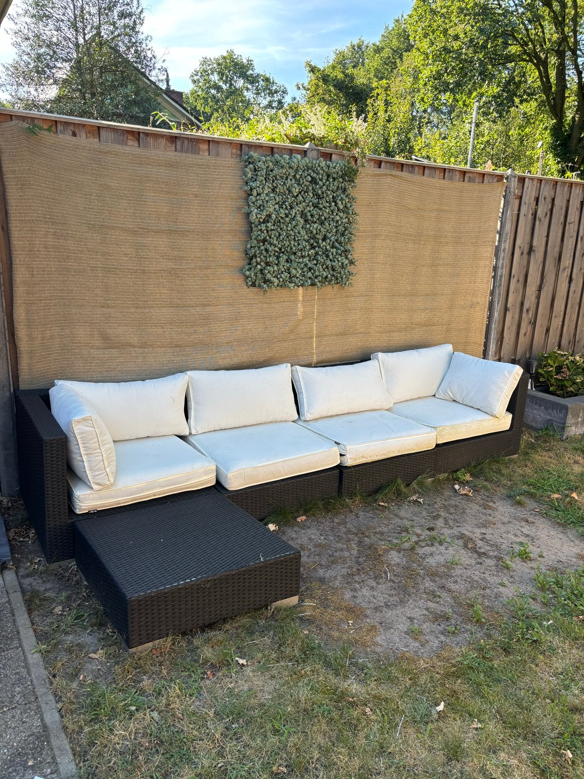 Loungeset met hockers - grijs met witte kussenhoezen, Tuin en Terras, Tuinsets en Loungesets, Ophalen, 5 zitplaatsen, Gebruikt