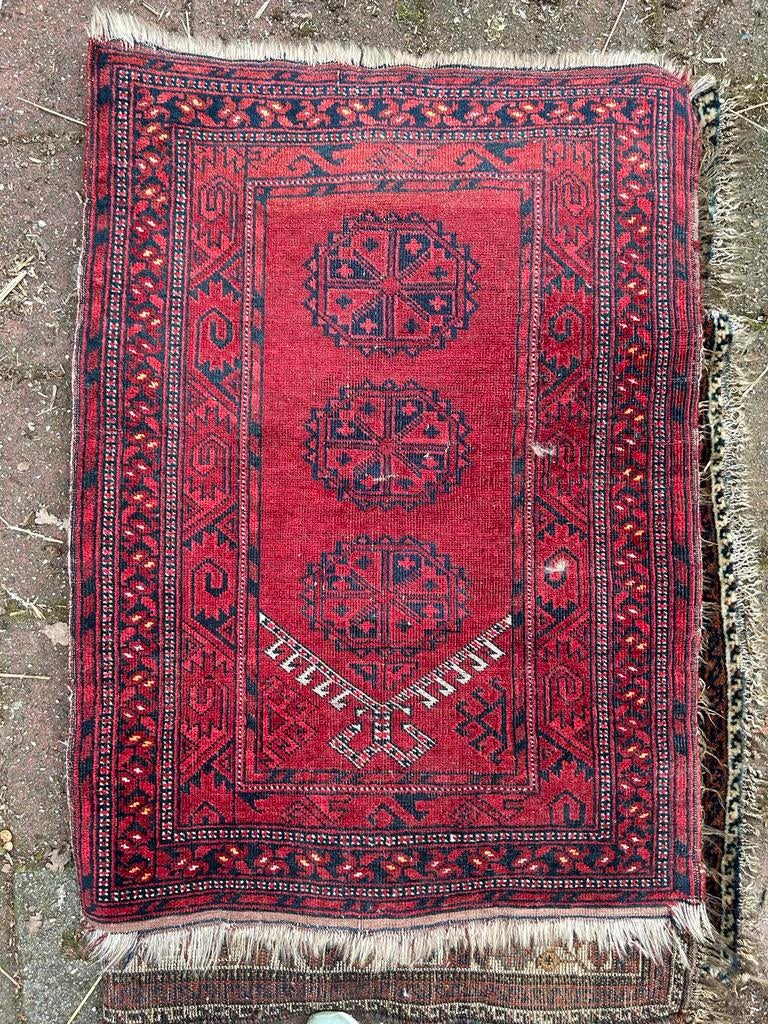 Vintage rood kleed met traditioneel patroon, Minder dan 50 cm, Gebruikt, 50 tot 100 cm, Ophalen of Verzenden