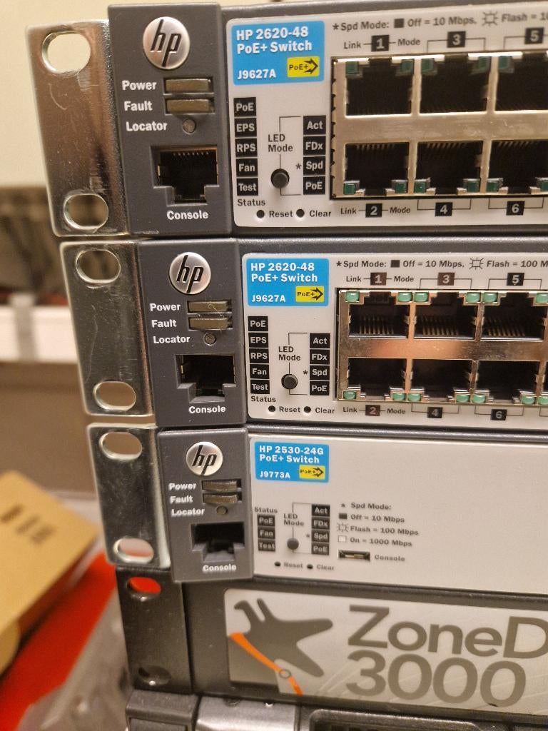 2x HP 2620-48 PoE J9627A  1x HP 2530-24G PoE J9773A, Computers en Software, Netwerk switches, Ophalen of Verzenden, Zo goed als nieuw
