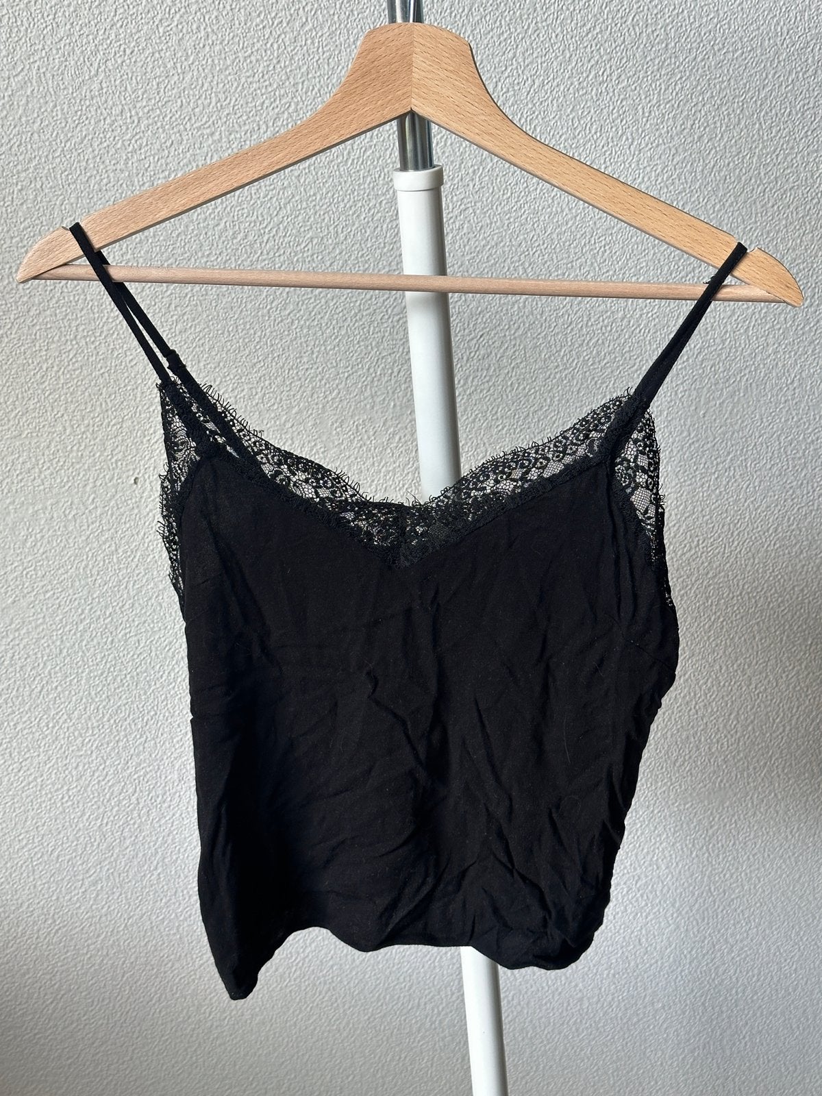 Zwarte top met kant en spaghettibandjes maat S Forever 21, Kleding | Dames, Zwart, Ophalen of Verzenden, Gedragen, Maat 36 (S)