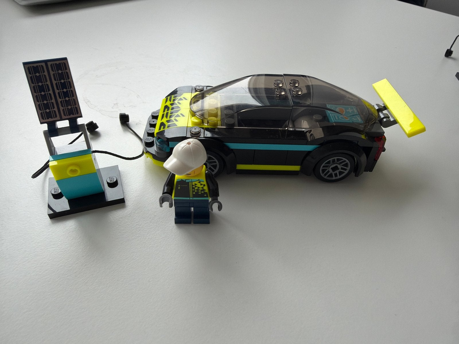LEGO City Elektrische sportwagen Bouwset - 60283, Kinderen en Baby's, Ophalen, Zo goed als nieuw