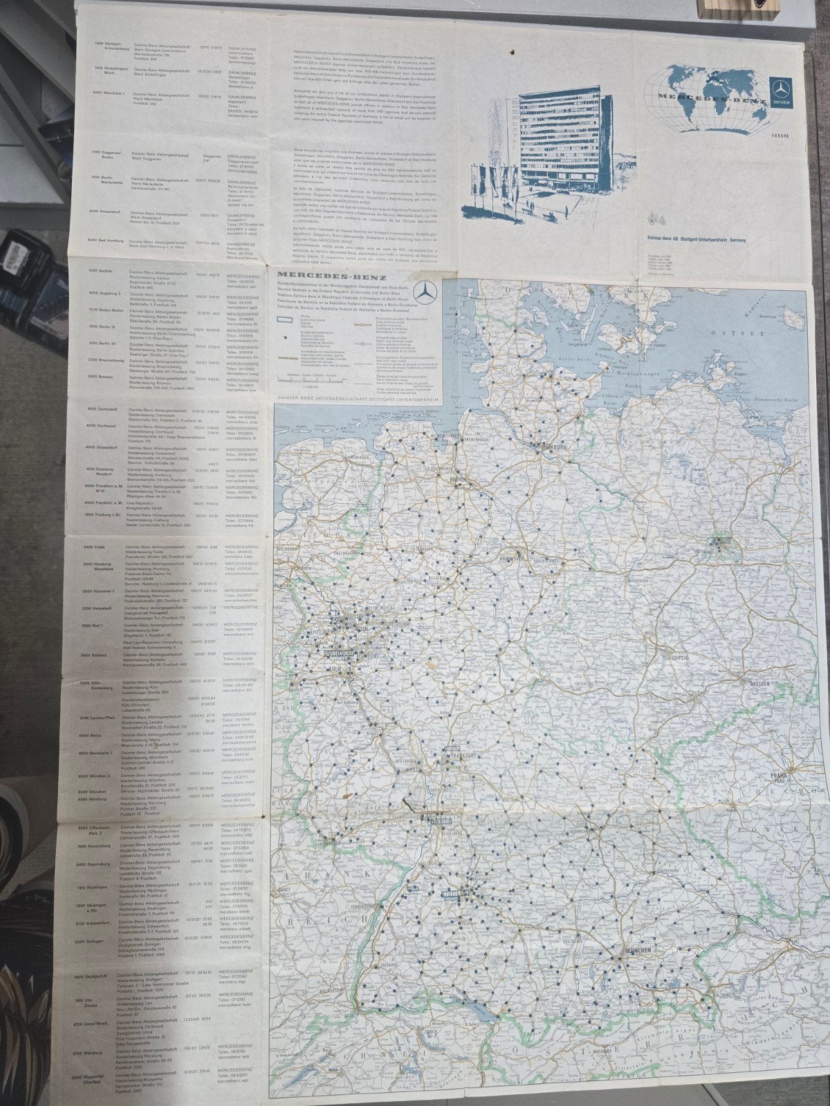 Mercedes-Benz Europa Kaart 1963 - Zeldzaam en Gedetailleerd, Boeken, Atlassen en Landkaarten, Gelezen, Landkaart, 1800 tot 2000
