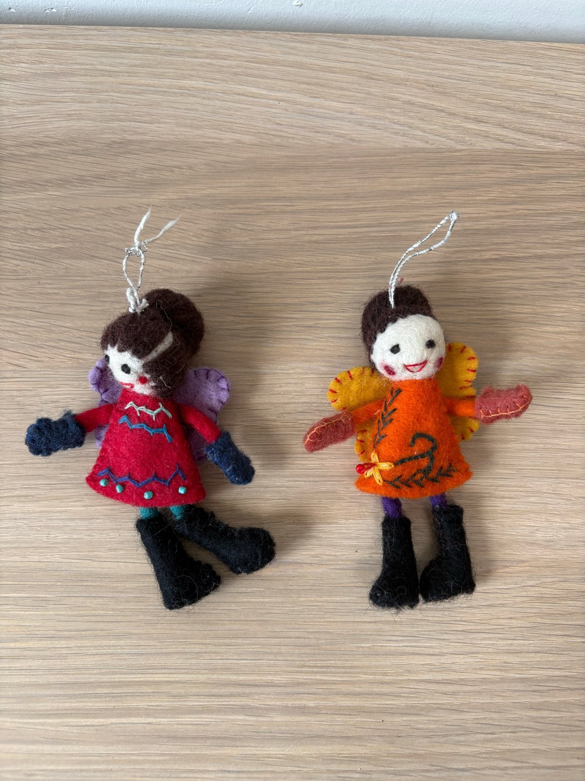 Set van 2 handgemaakte vilten engeltjes, Ophalen of Verzenden, Zo goed als nieuw, Figuurtje(s), Wolvilt