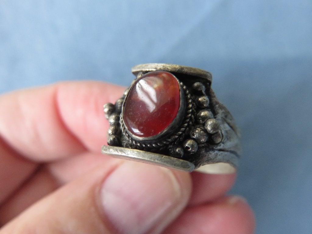 Ring met carneool steen - 20e eeuw, Sieraden, Tassen en Uiterlijk, Overige materialen, Gebruikt, 20 of groter, Ophalen of Verzenden