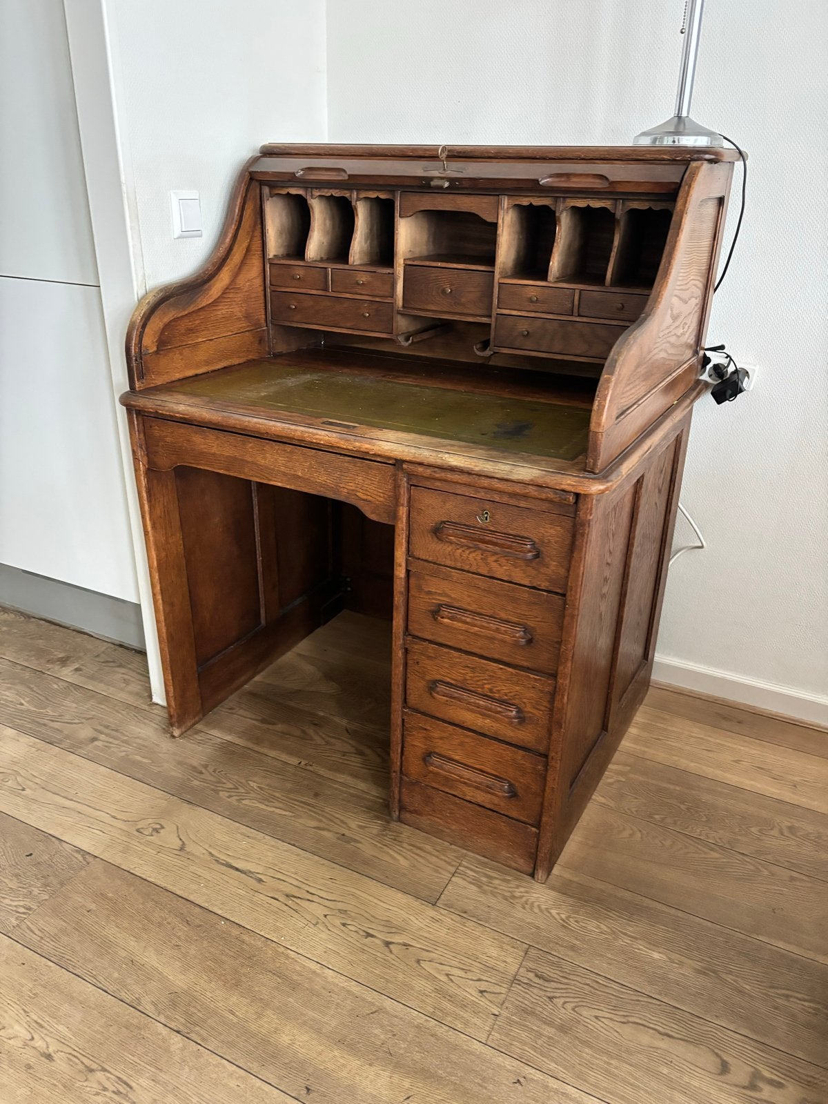 Antiek rolluikbureau van eikenhout, Ophalen