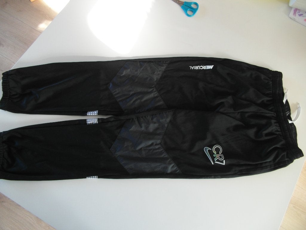 Nike Dry-FIT trainingsbroek. Maat 147-163 . Zwart, Broek, Jongen of Meisje, Ophalen of Verzenden, Zo goed als nieuw