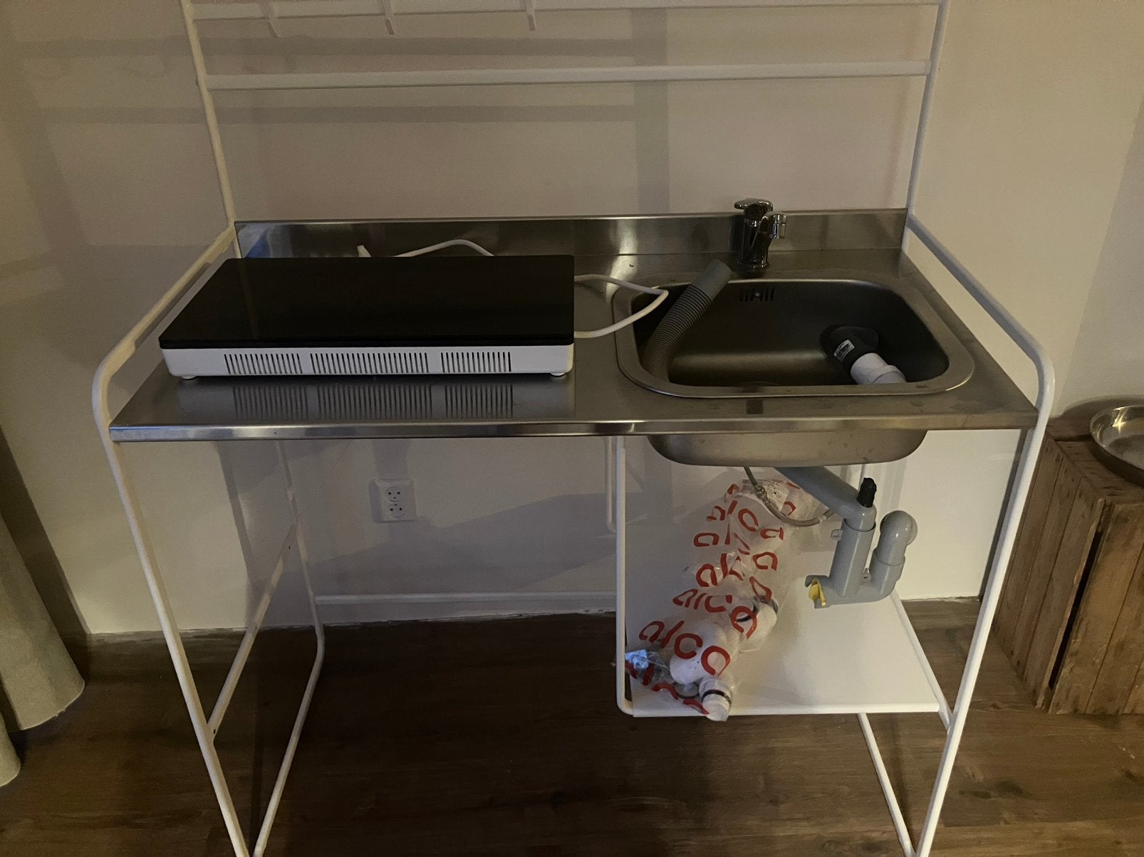 Tijdelijke en/of  nood keuken met inductie plaat, Huis en Inrichting, Ophalen, Zo goed als nieuw