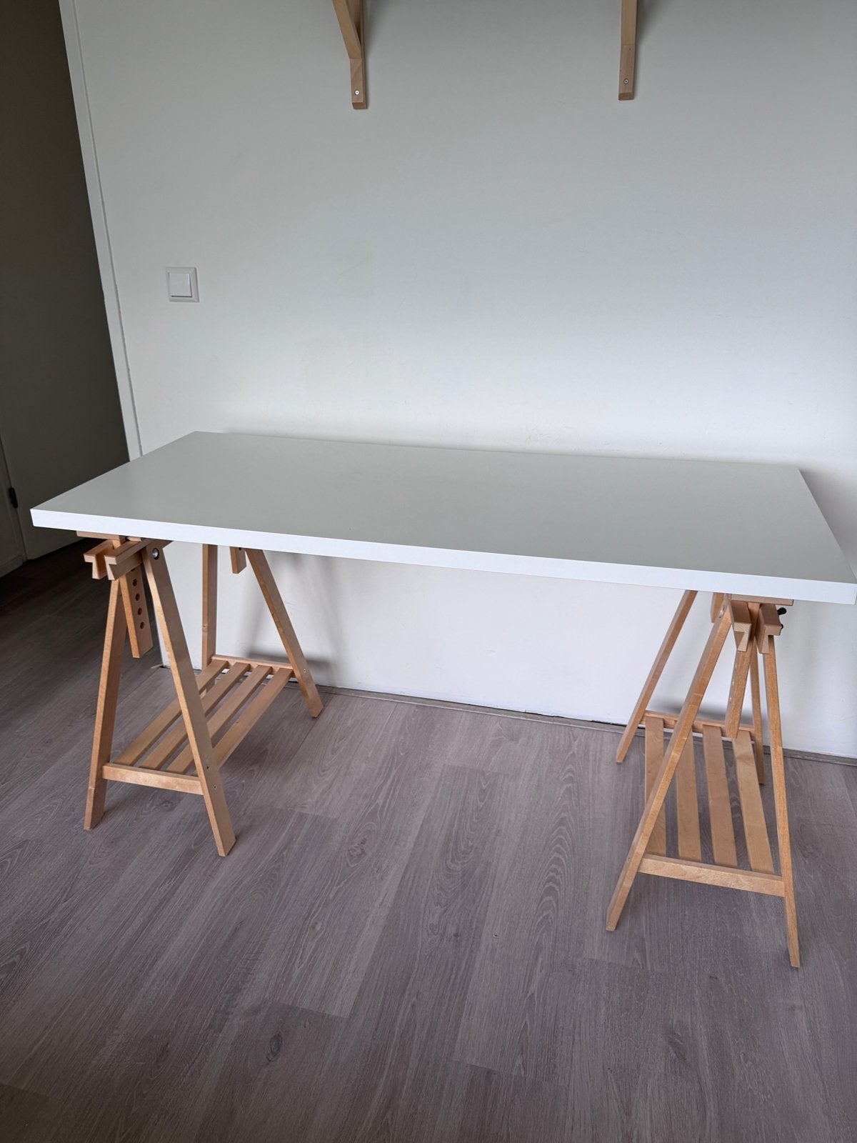 IKEA bureau met schragen 140x60cm, Huis en Inrichting, Bureaus, Ophalen, Gebruikt, IKEA, 140 cm