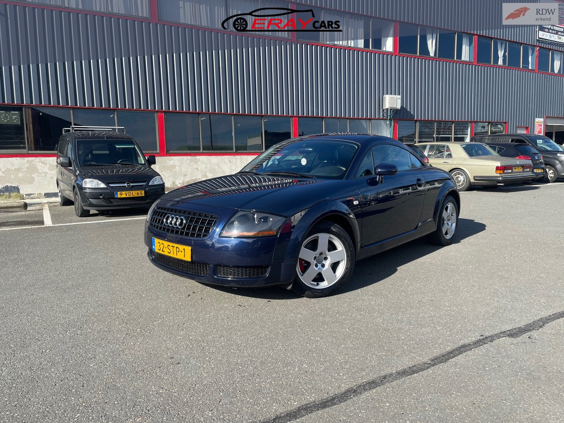 Audi TT 1.8 5V Turbo / CRUISE / LEDERE-VERWARMDE STOELEN / A, Auto's, Voorwielaandrijving, TT, Gebruikt, Zwart
