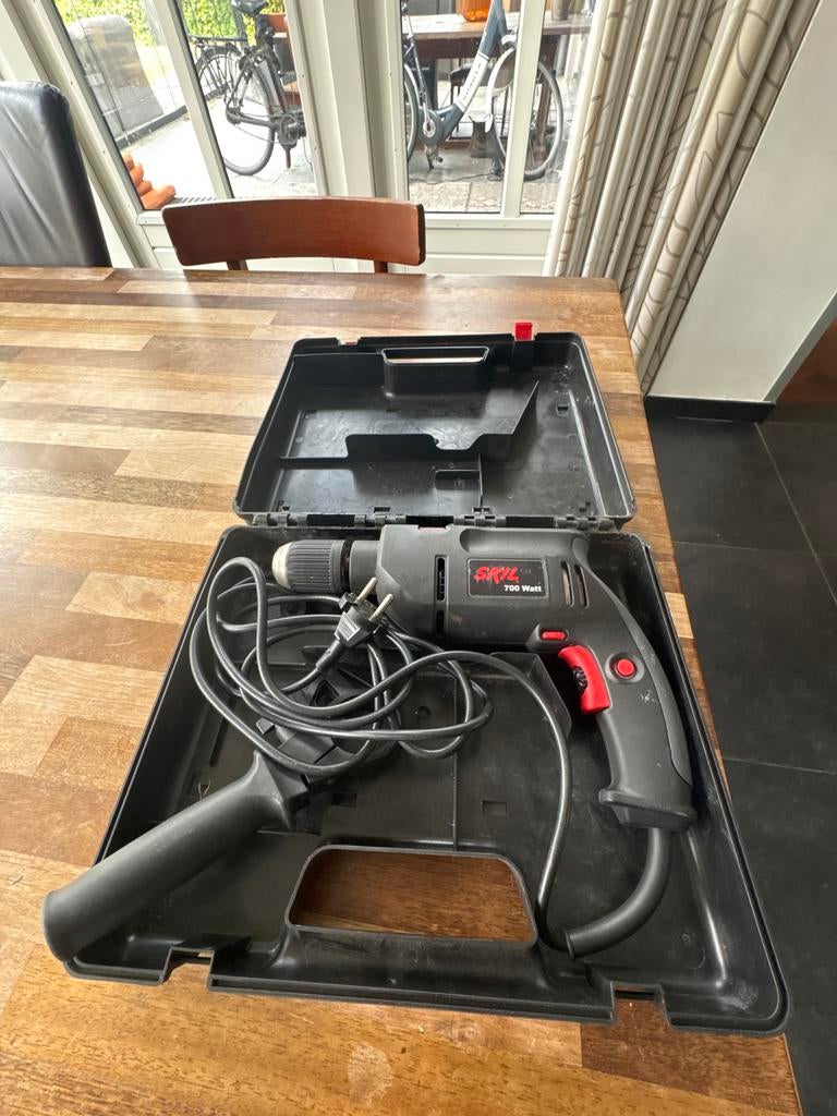 Skil Boormachine 700 Watt met koffer, Ophalen of Verzenden, Zo goed als nieuw, 600 watt of meer, Boormachine