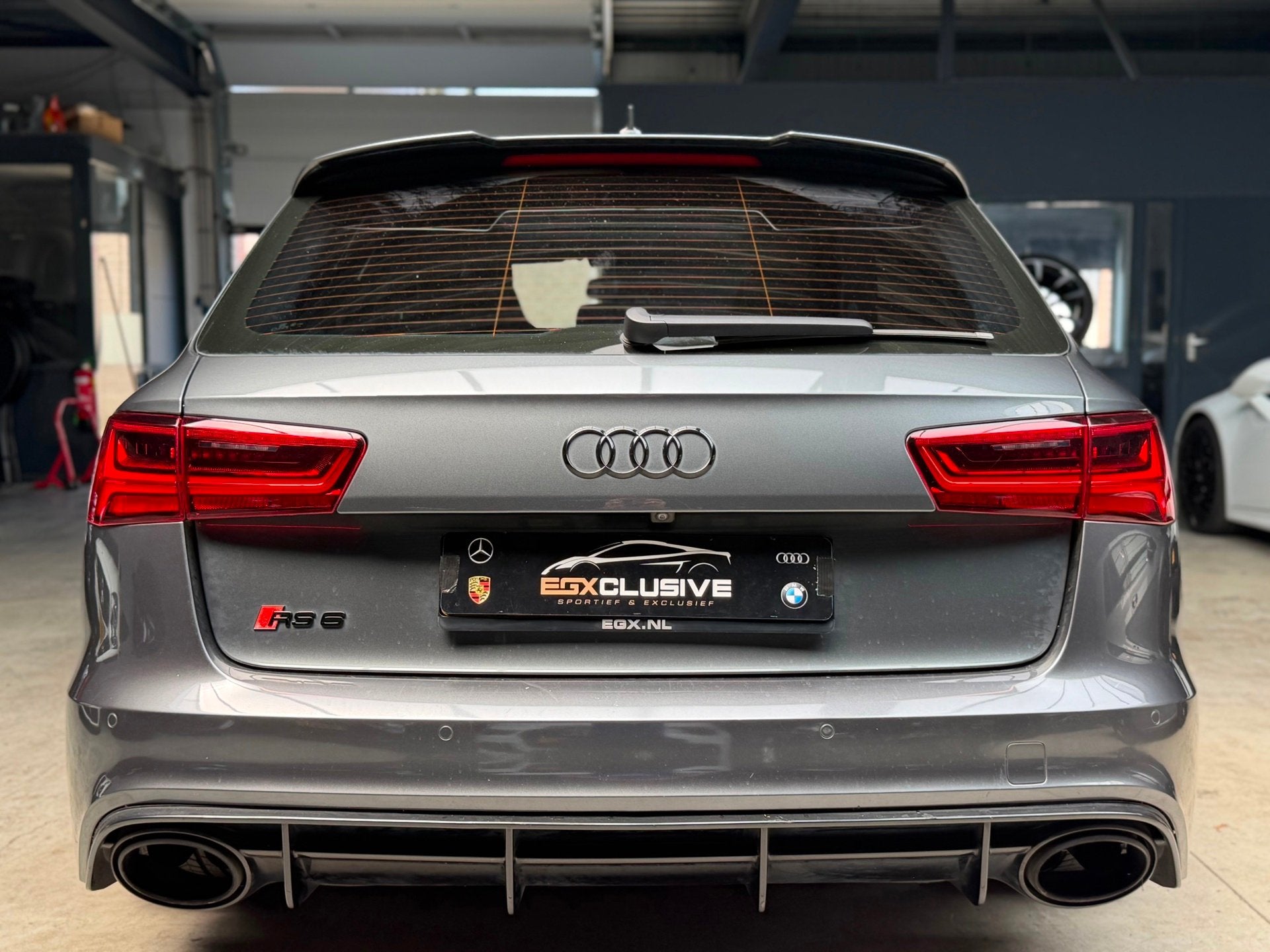 Audi RS6 Quattro Pro Line Plus PANO/CARBON/MILLTEK/360CAMERA, Automaat, Euro 5, Gebruikt, Leder en Stof
