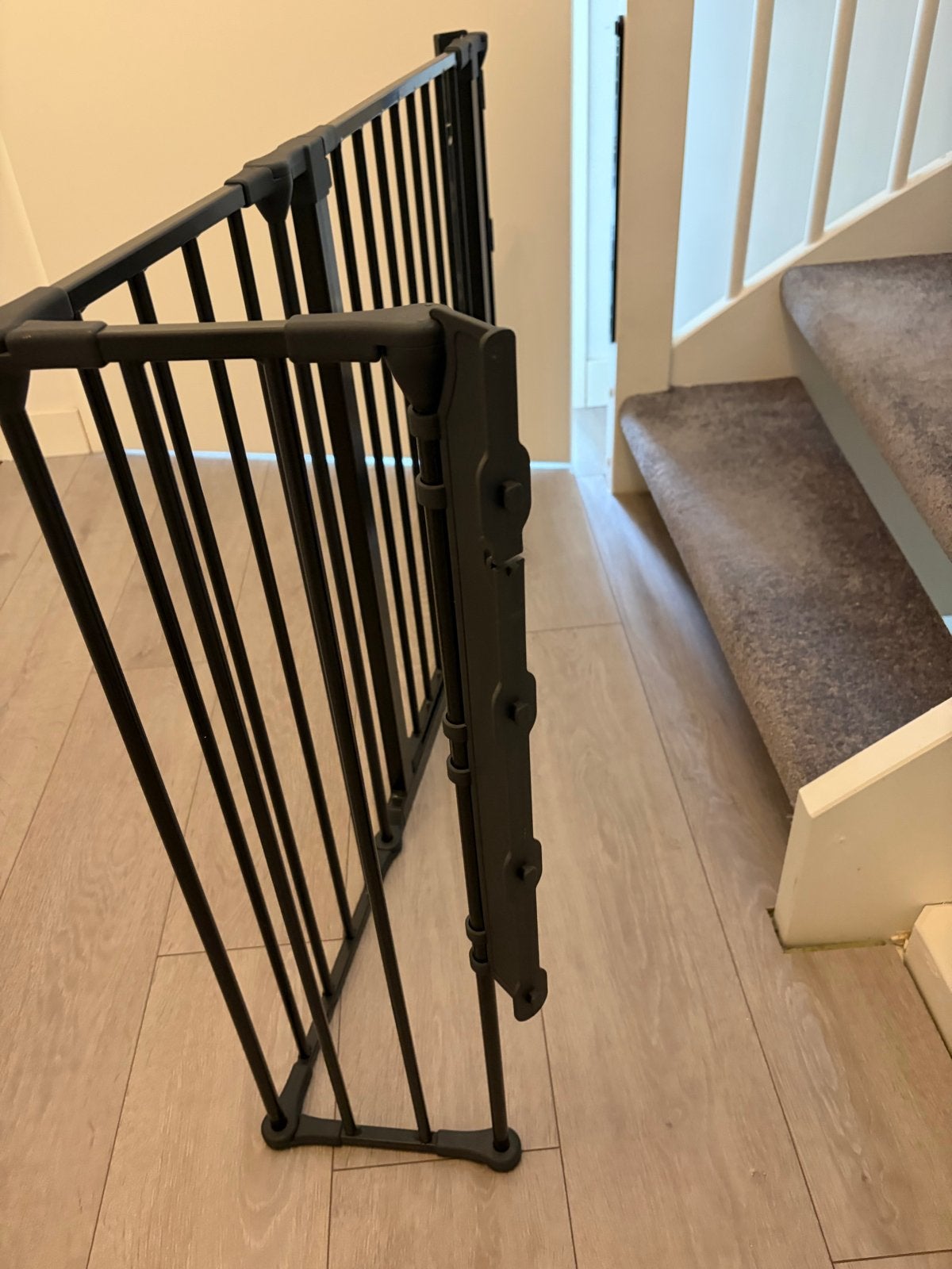 BabyDan Flex V Traphekje Hoekhek 92 - 125 cm, Kinderen en Baby's, Traphekjes, Ophalen, Zo goed als nieuw, Metaal of IJzer, Schroefhekje