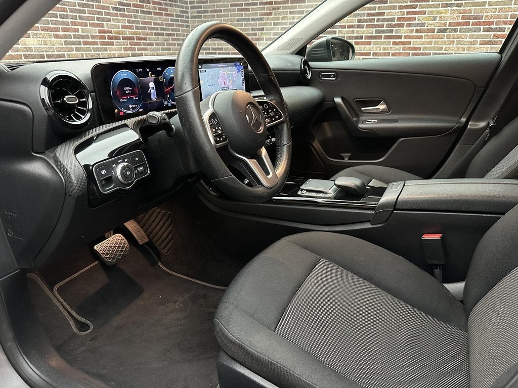 Mercedes-Benz A-klasse 180 Business Solution | LED| Widescre, Gebruikt, 4 cilinders, Origineel Nederlands, Bedrijf