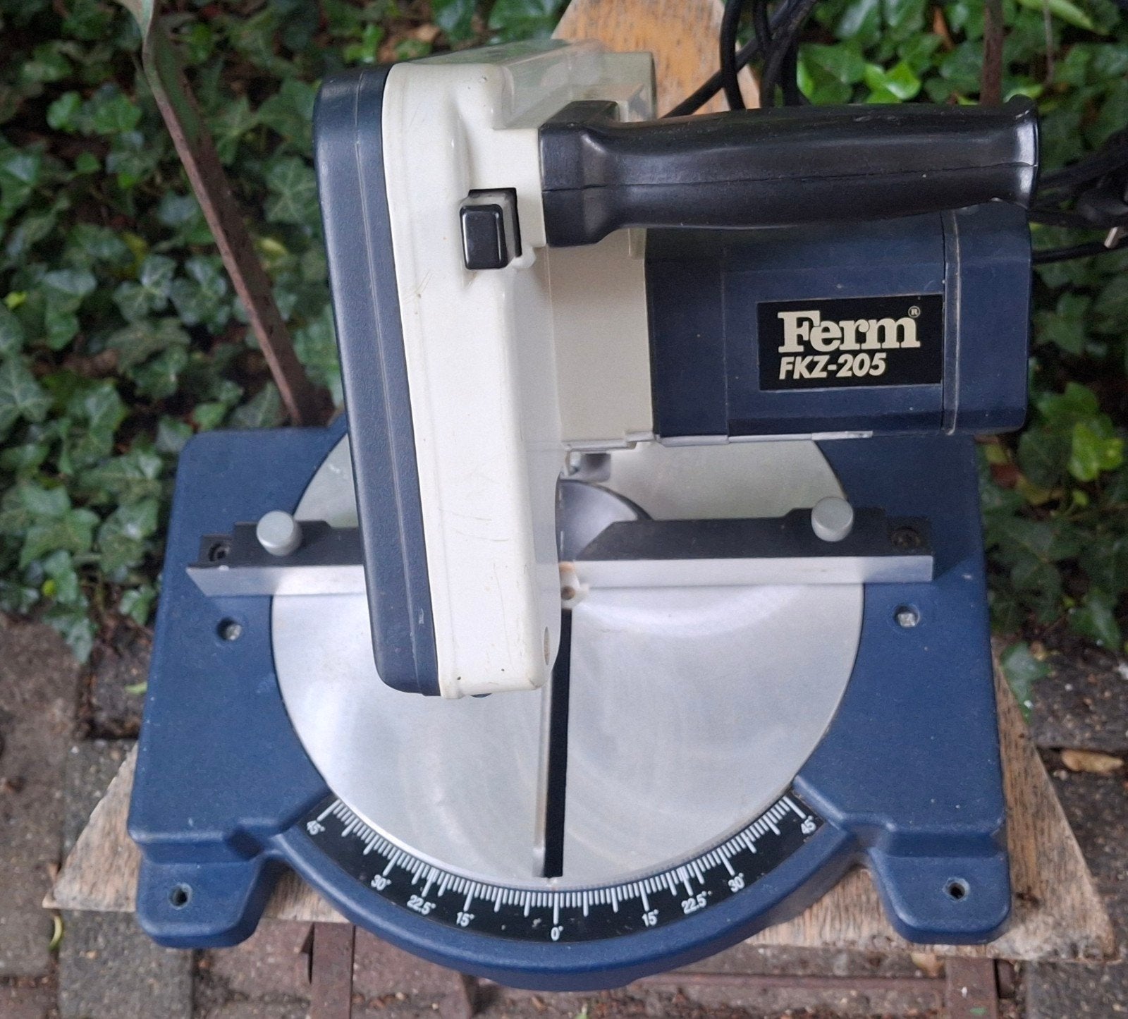 Ferm Afkortzaag FKZ-205 - 800W,, 600 tot 1200 watt, Ophalen of Verzenden, Afkortzaag, Ferm