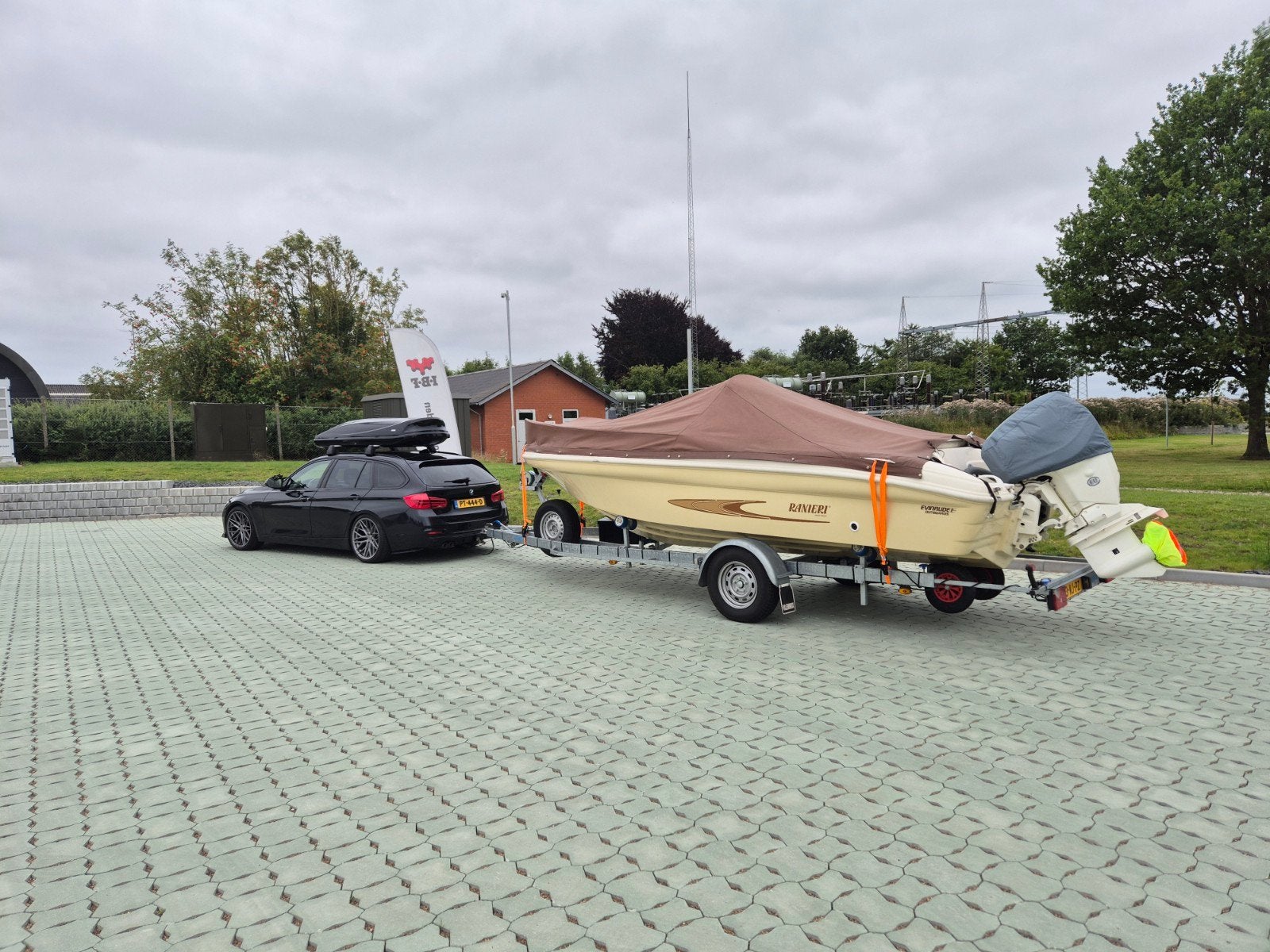 Gezocht Stalling boot + trailer. 8mtr, Dieren en Toebehoren, Stalling
