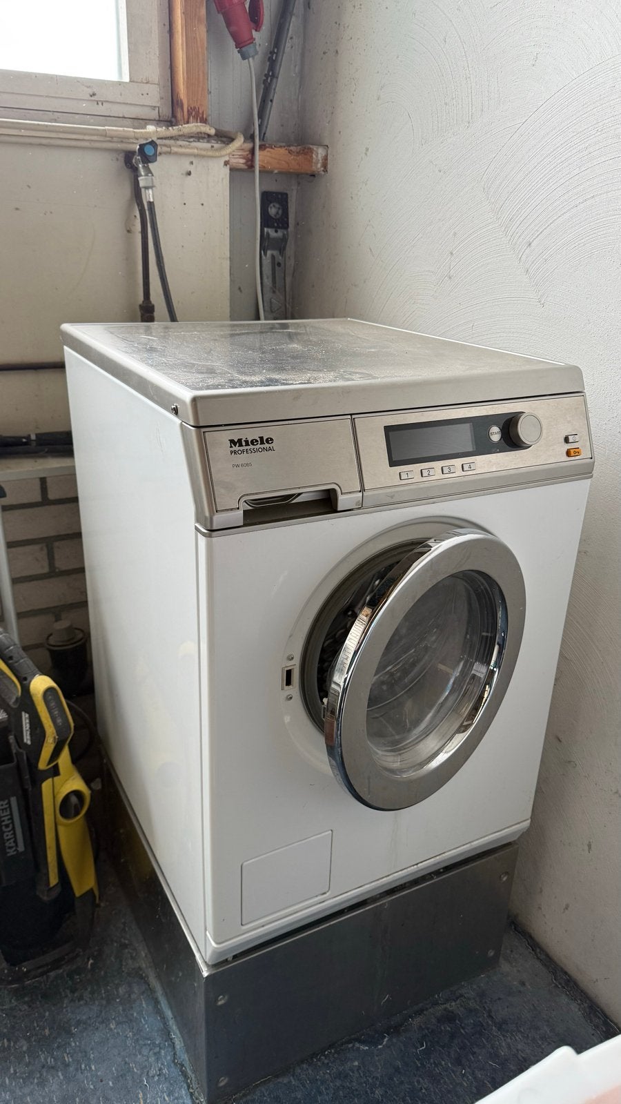 Wasmachine Miele Professional PW 6065, Witgoed en Apparatuur, Wasmachines, Ophalen, Zo goed als nieuw, Voorlader, 85 tot 90 cm