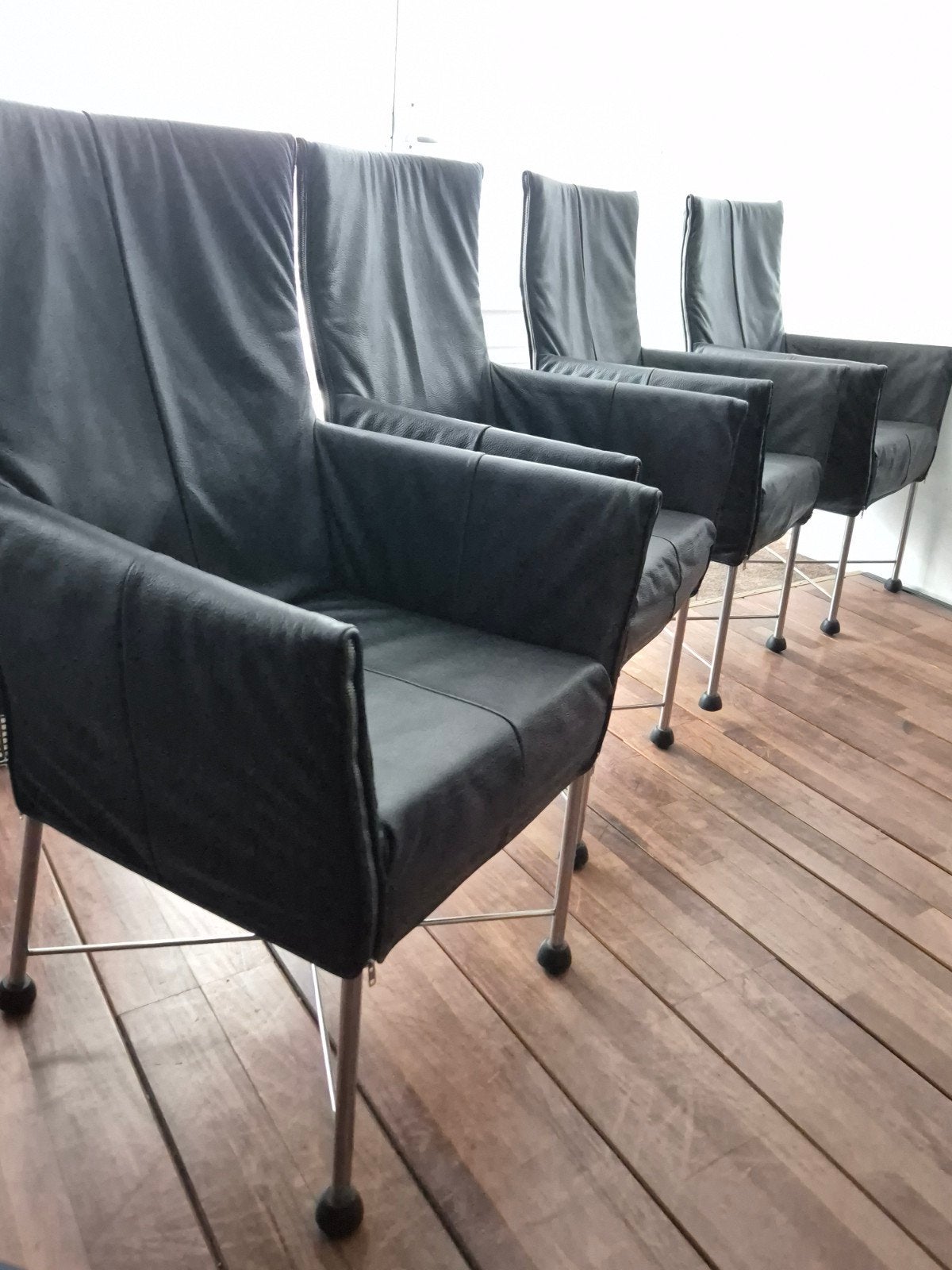 10 Montis Chaplin design eetkamerstoelen leer crème en zwart, Huis en Inrichting, Ophalen, Zwart, Zo goed als nieuw, Vier