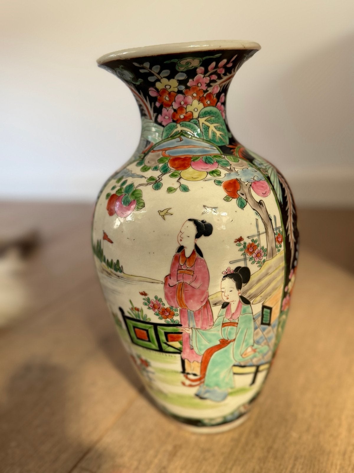 Antieke Chinese Canton Famille Rose Vaas met Scènes, Ophalen of Verzenden
