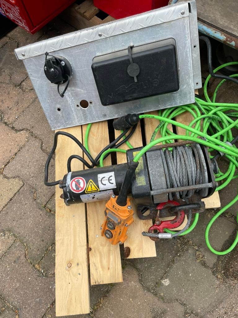 Lier met afstandsbediening, Doe-het-zelf en Verbouw, Lieren en Takels, Ophalen, Gebruikt, Elektrisch
