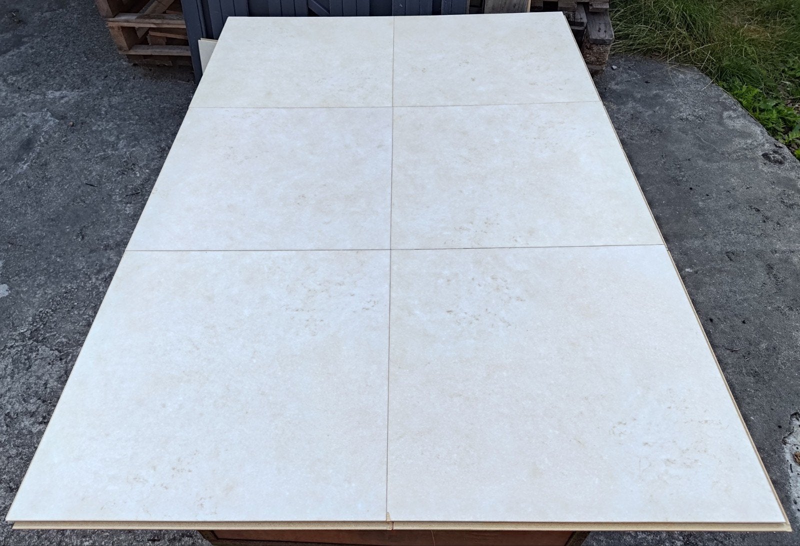 39m2 Quick-Step natuursteen tegel laminaat. Opgestapeld., Ophalen, Crème, Zo goed als nieuw, 25 tot 50 m²